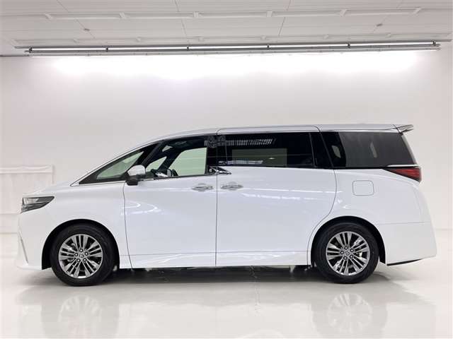 Toyota Alphard 5