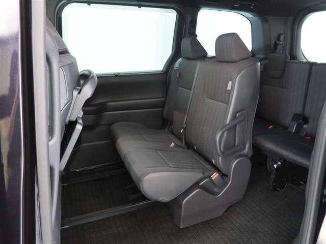 Toyota Noah 12
