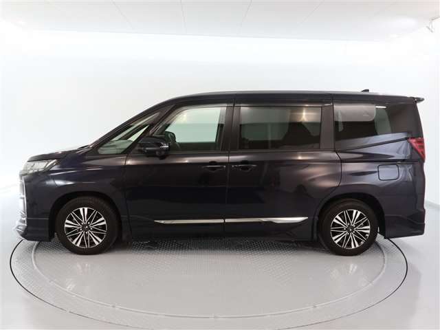 Toyota Noah 3