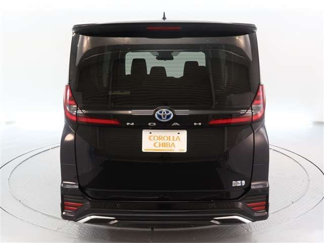 Toyota Noah 4