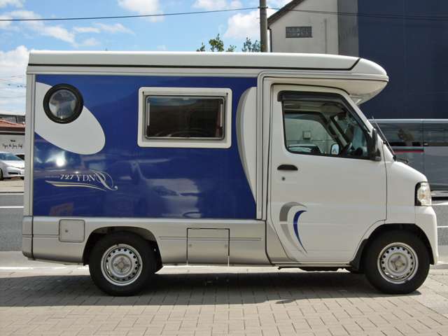 Nissan NT100 Clipper 6