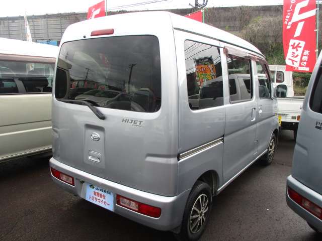 Daihatsu Hijet Cargo 4