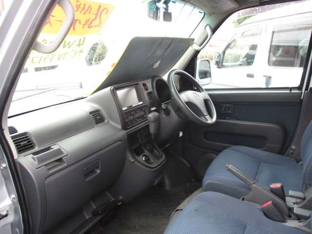 Daihatsu Hijet Cargo 7