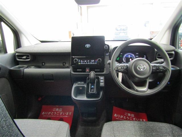 Toyota Sienta 5