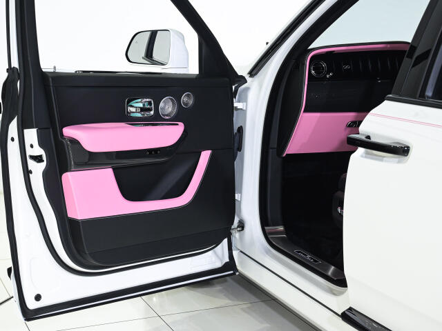 Rolls-Royce ブラックバッジカリナン 12