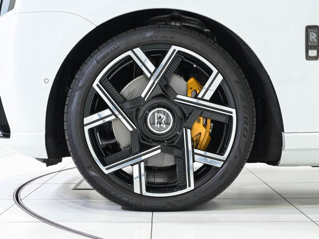 Rolls-Royce ブラックバッジカリナン 8