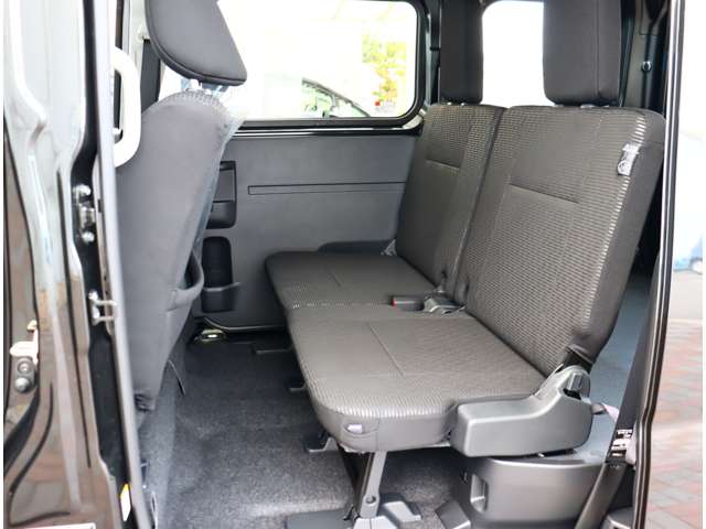 Daihatsu Hijet Cargo 12