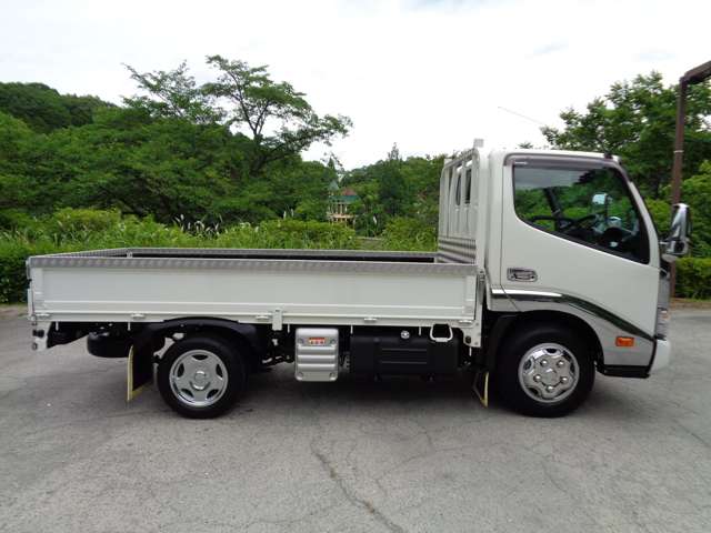Hino Dutro 4