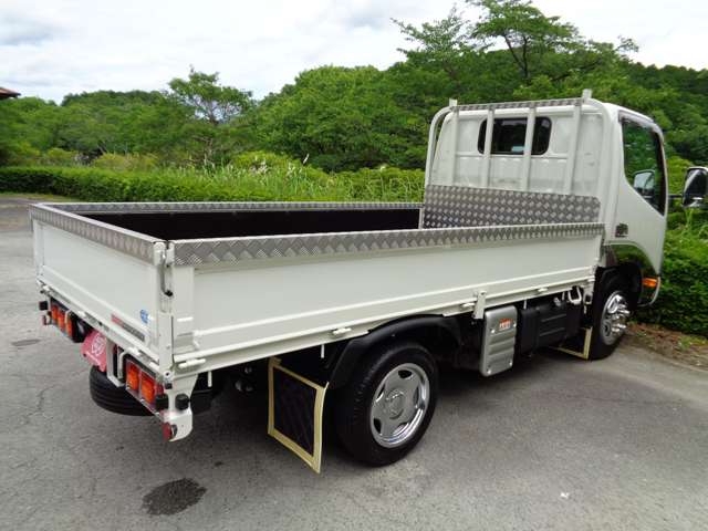 Hino Dutro 8