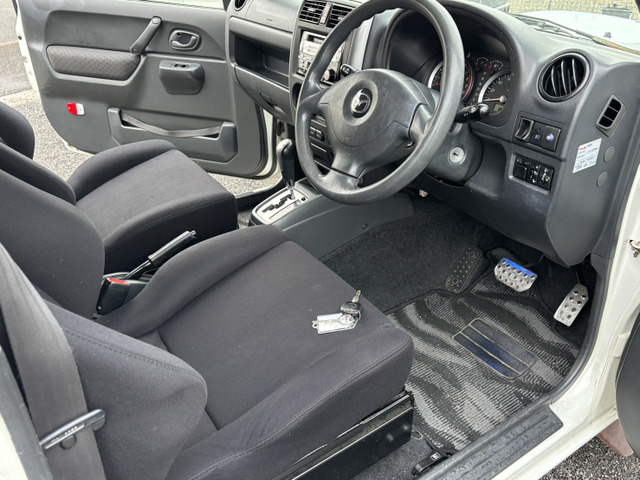 Mazda AZ-オフロード 9