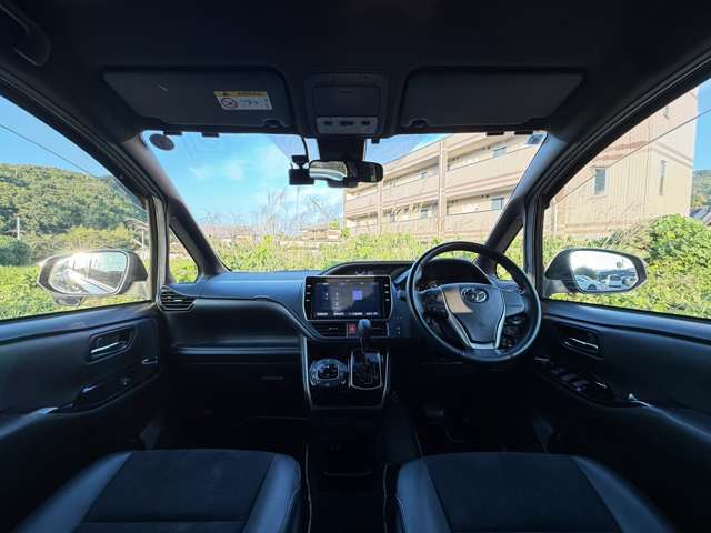 Toyota Voxy 2