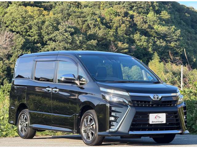 Toyota Voxy 3