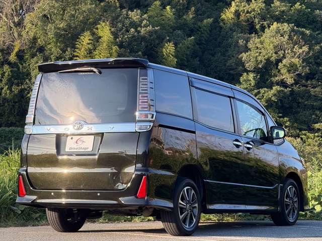 Toyota Voxy 6