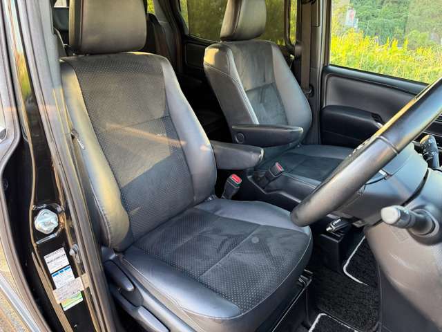Toyota Voxy 9