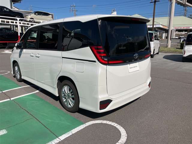 Toyota Noah 11