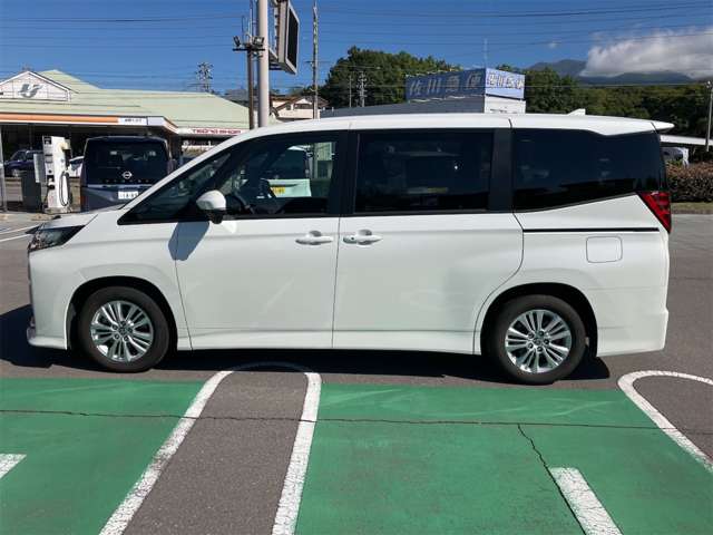 Toyota Noah 12