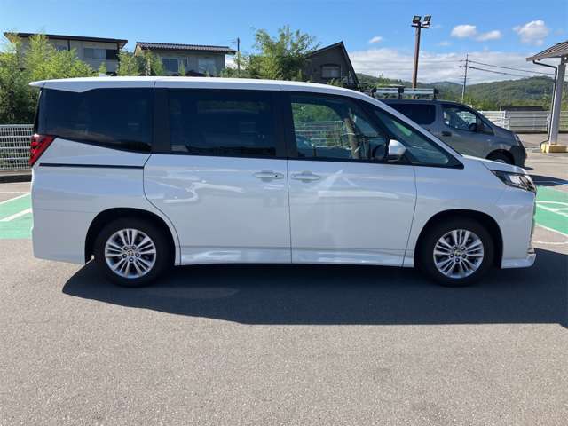 Toyota Noah 8