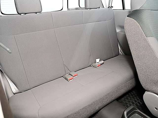 Nissan AD 5