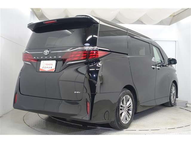 Toyota Alphard 3