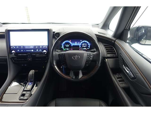 Toyota Alphard 4