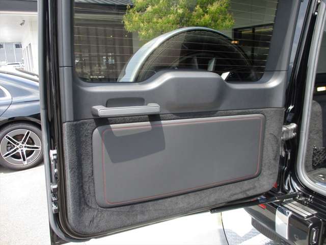 Mercedes-Benz G-Class 8
