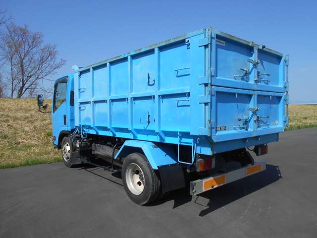 Isuzu Elf 2