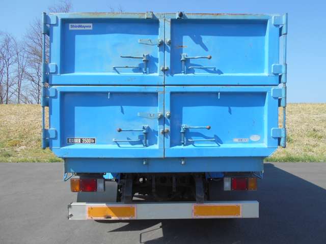 Isuzu Elf 6