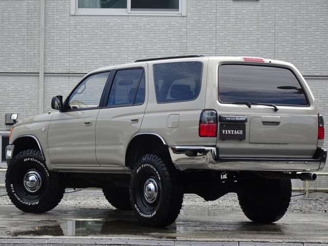 Toyota Hilux Surf 6