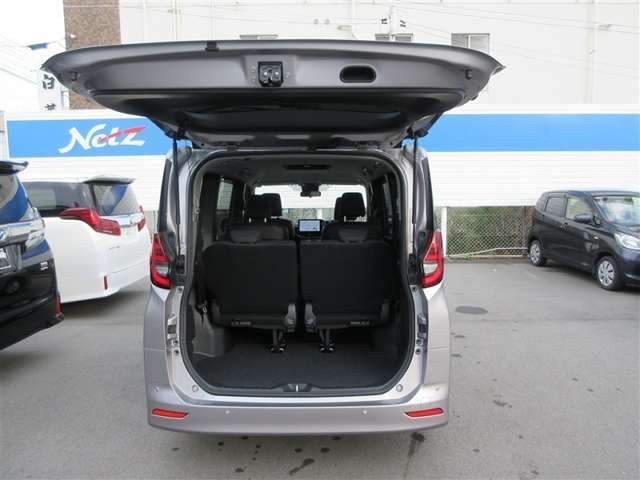 Toyota Noah 9