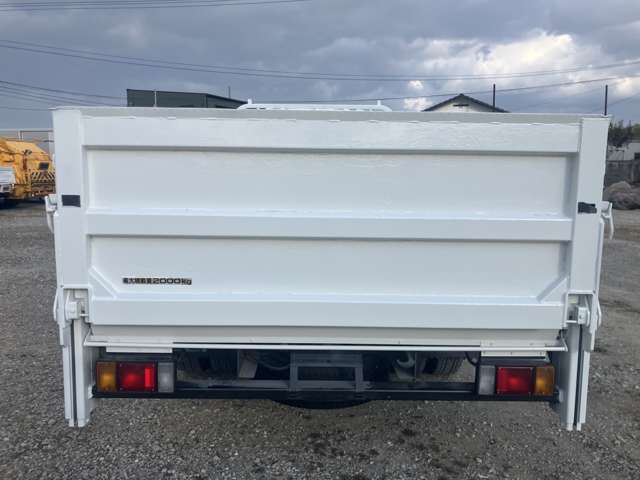Isuzu Elf 8