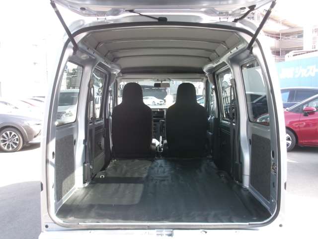 Daihatsu Hijet Cargo 11