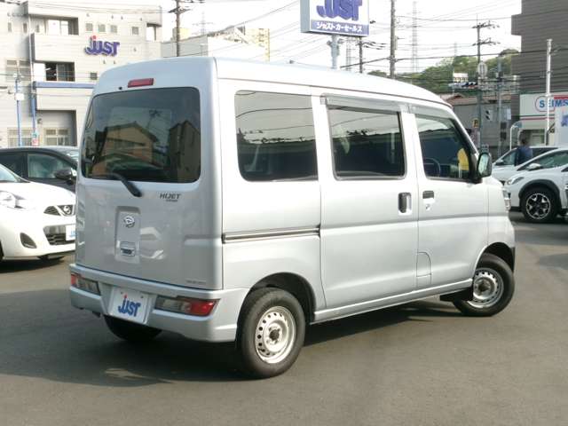 Daihatsu Hijet Cargo 2