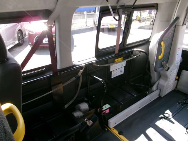 Toyota Hiace Van 12
