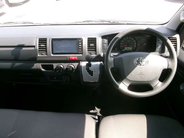Toyota Hiace Van 3