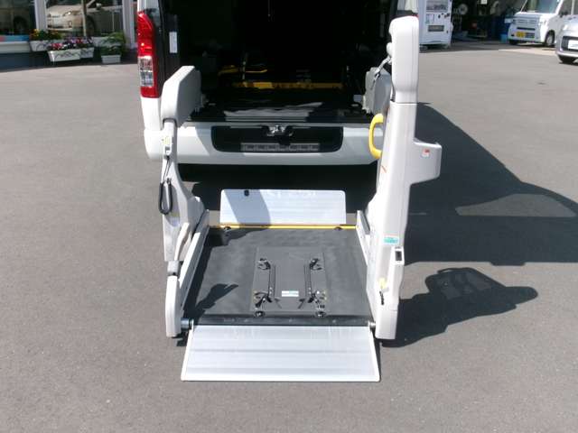 Toyota Hiace Van 5