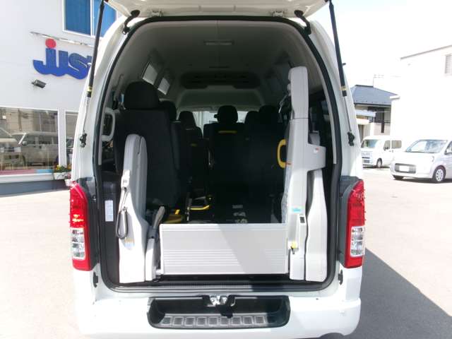 Toyota Hiace Van 8