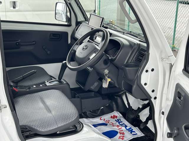 Nissan NT100 Clipper 4