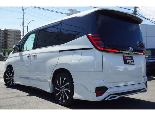 Toyota Noah 11