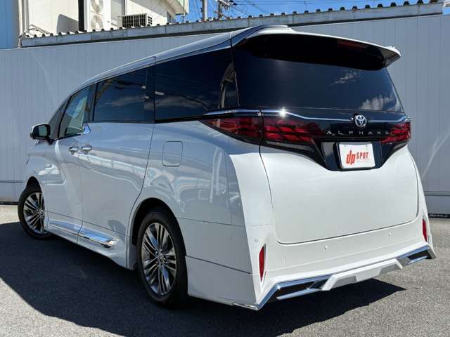 Toyota Alphard 3