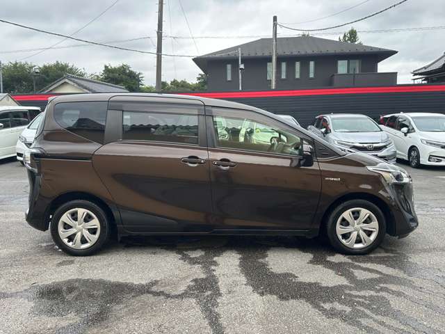 Toyota Sienta 11