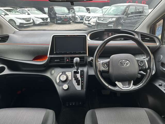 Toyota Sienta 3