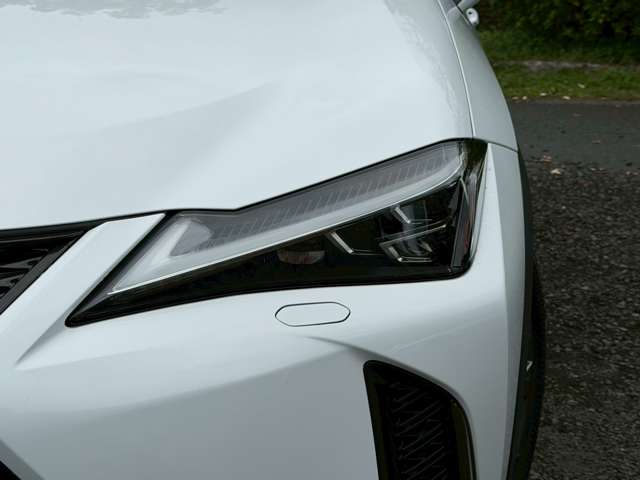 Lexus UX 7