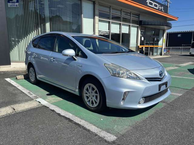 Toyota Prius α 4