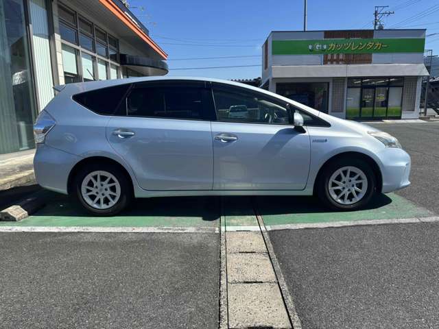 Toyota Prius α 5