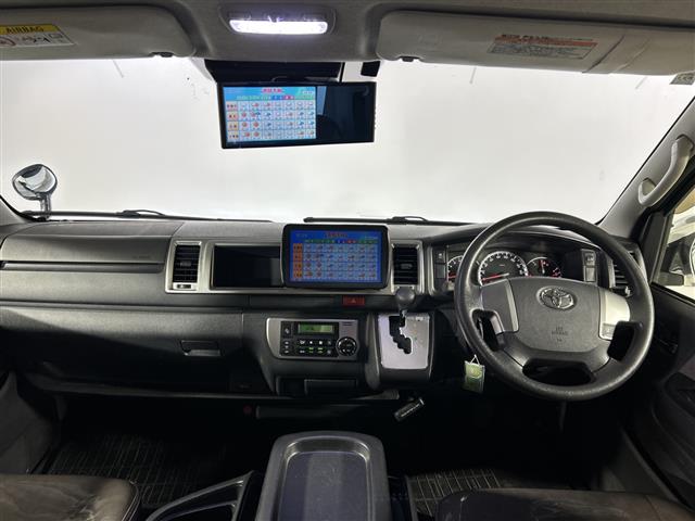 Toyota Hiace 4
