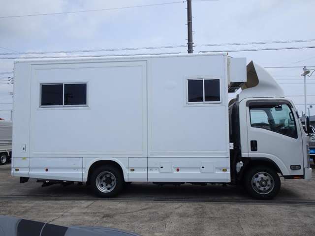 Isuzu Elf 11