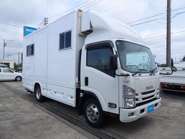 Isuzu Elf 12