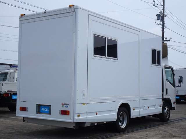 Isuzu Elf 10