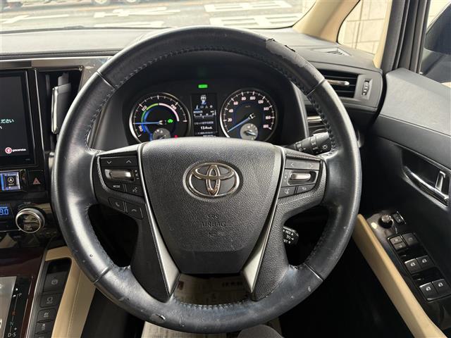 Toyota Alphard 4