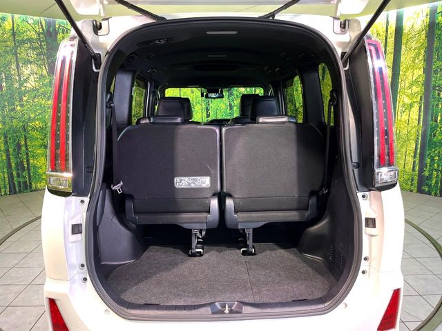 Toyota Noah 11